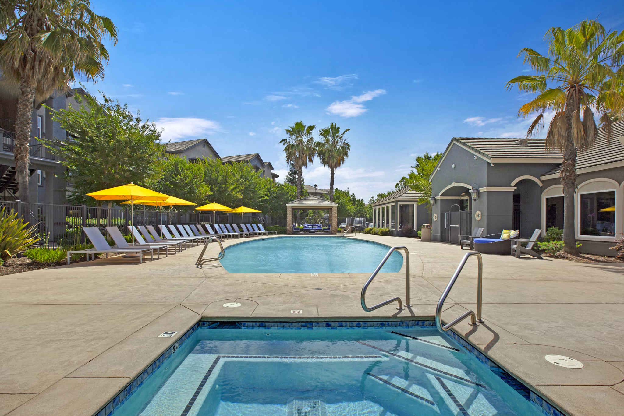pool at Broadleaf Apartments