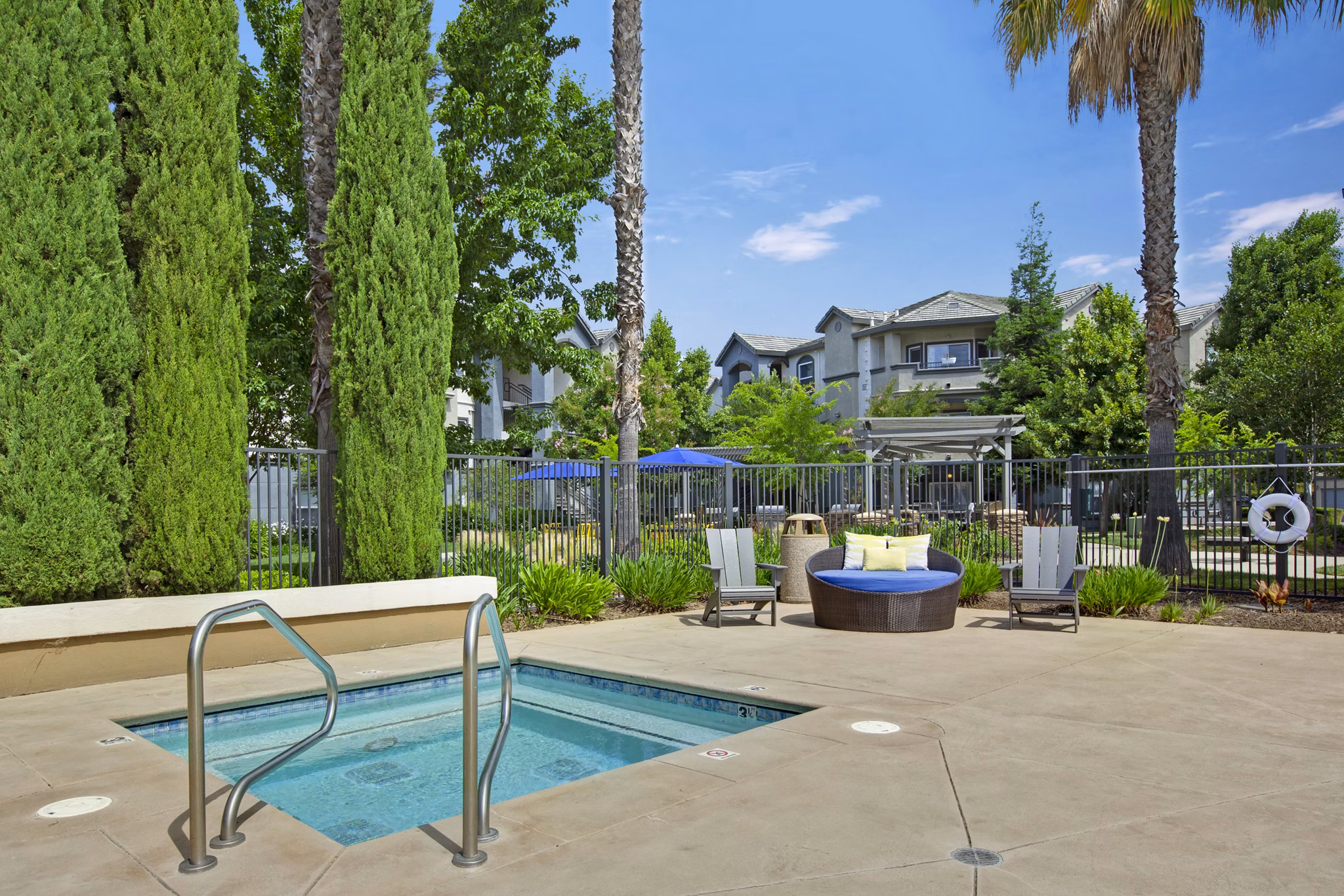 pool at Broadleaf Apartments