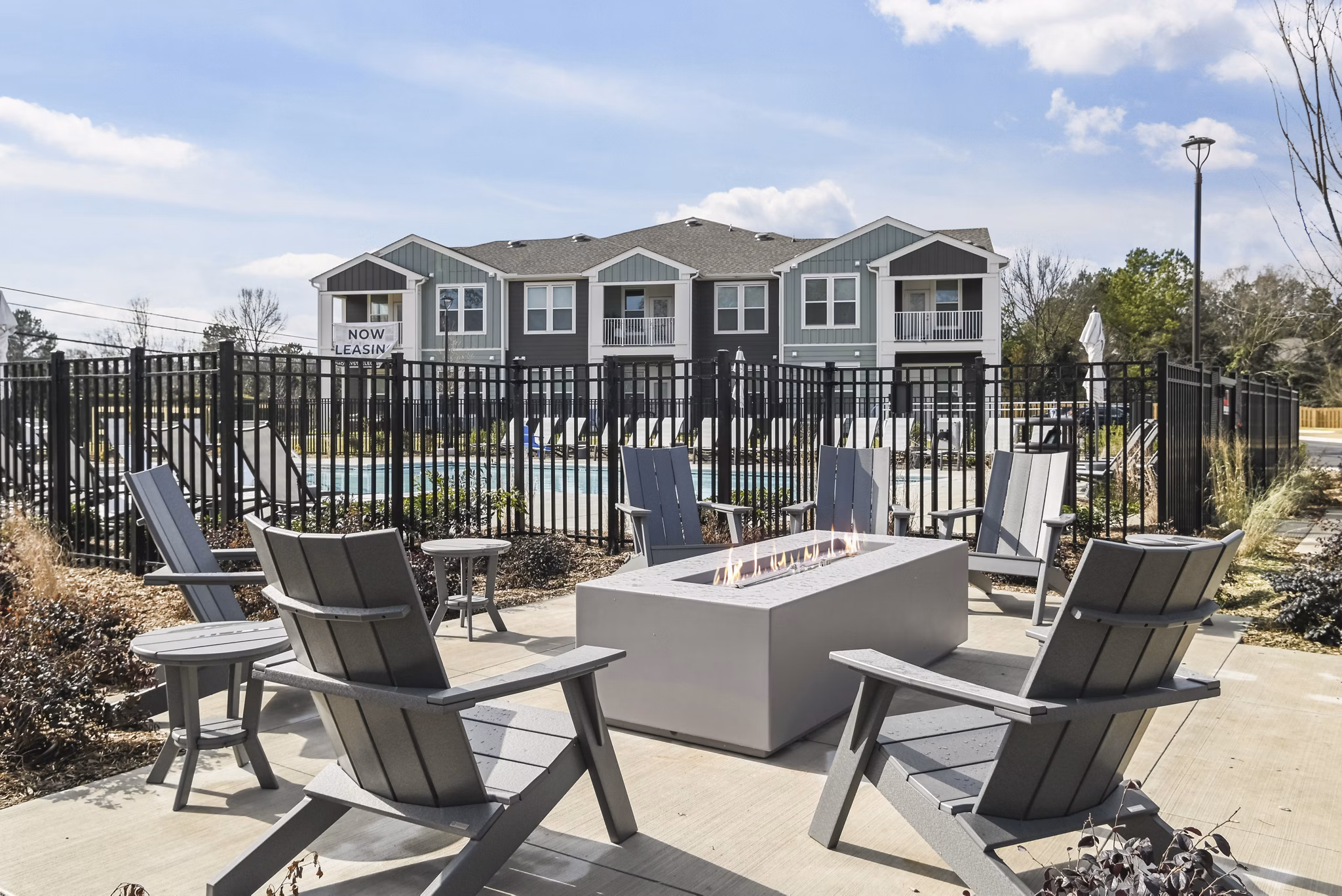 grill area at Norwood Steele Creek Apartments 