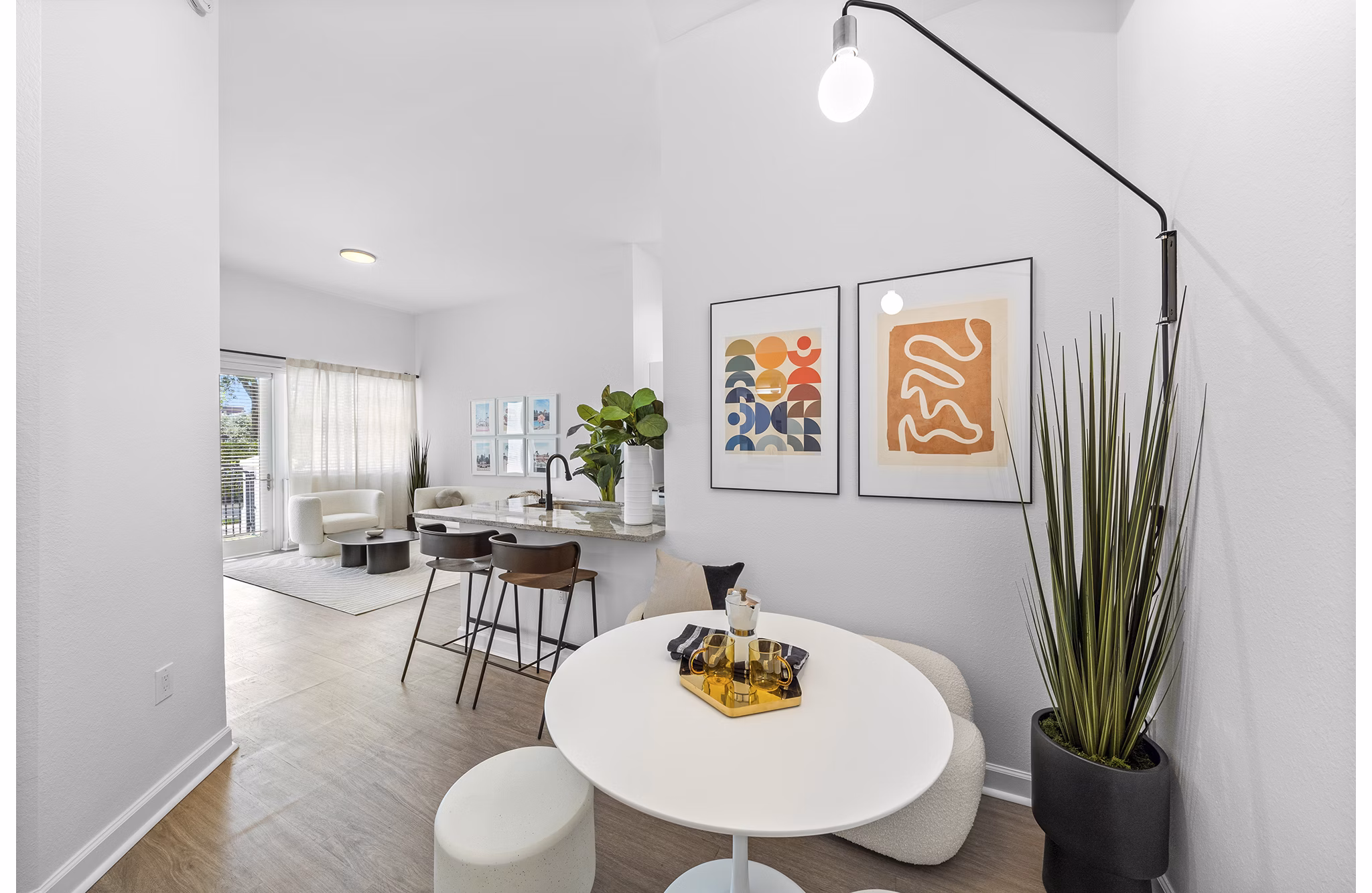 dining room at Cordoba Apartments