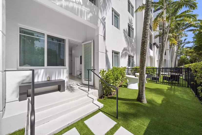 resident patio at Cordoba Apartments