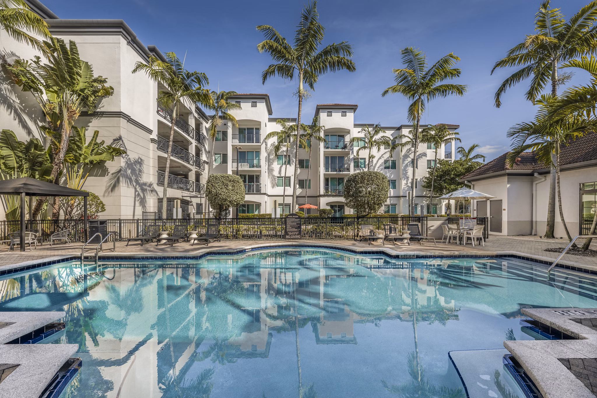 pool at Cordoba Apartments
