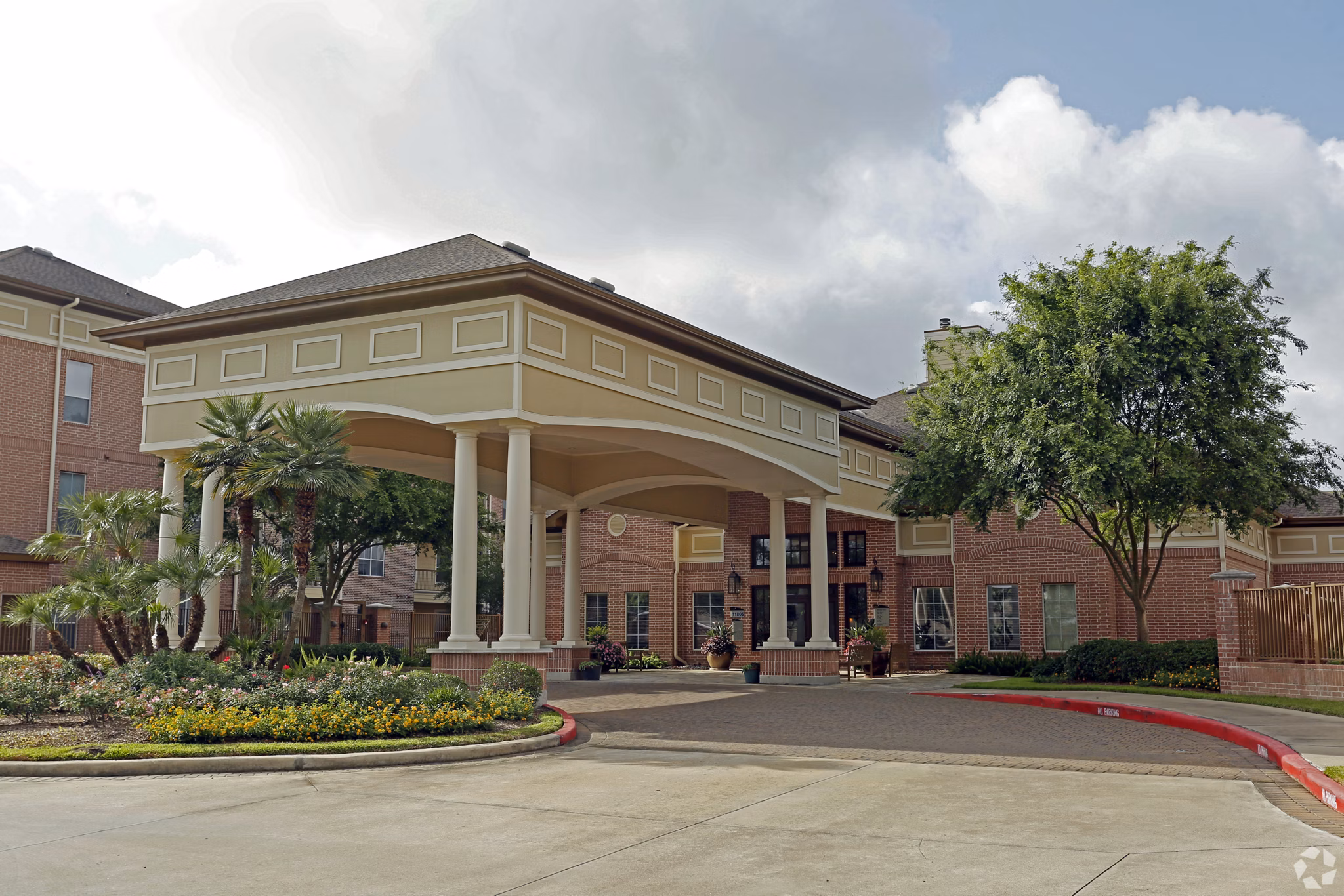 building/exterior at Elate Royal Oaks Apartments
