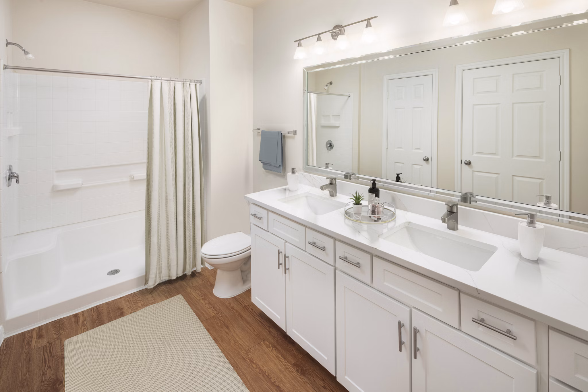 bathroom at Elate Royal Oaks Apartments