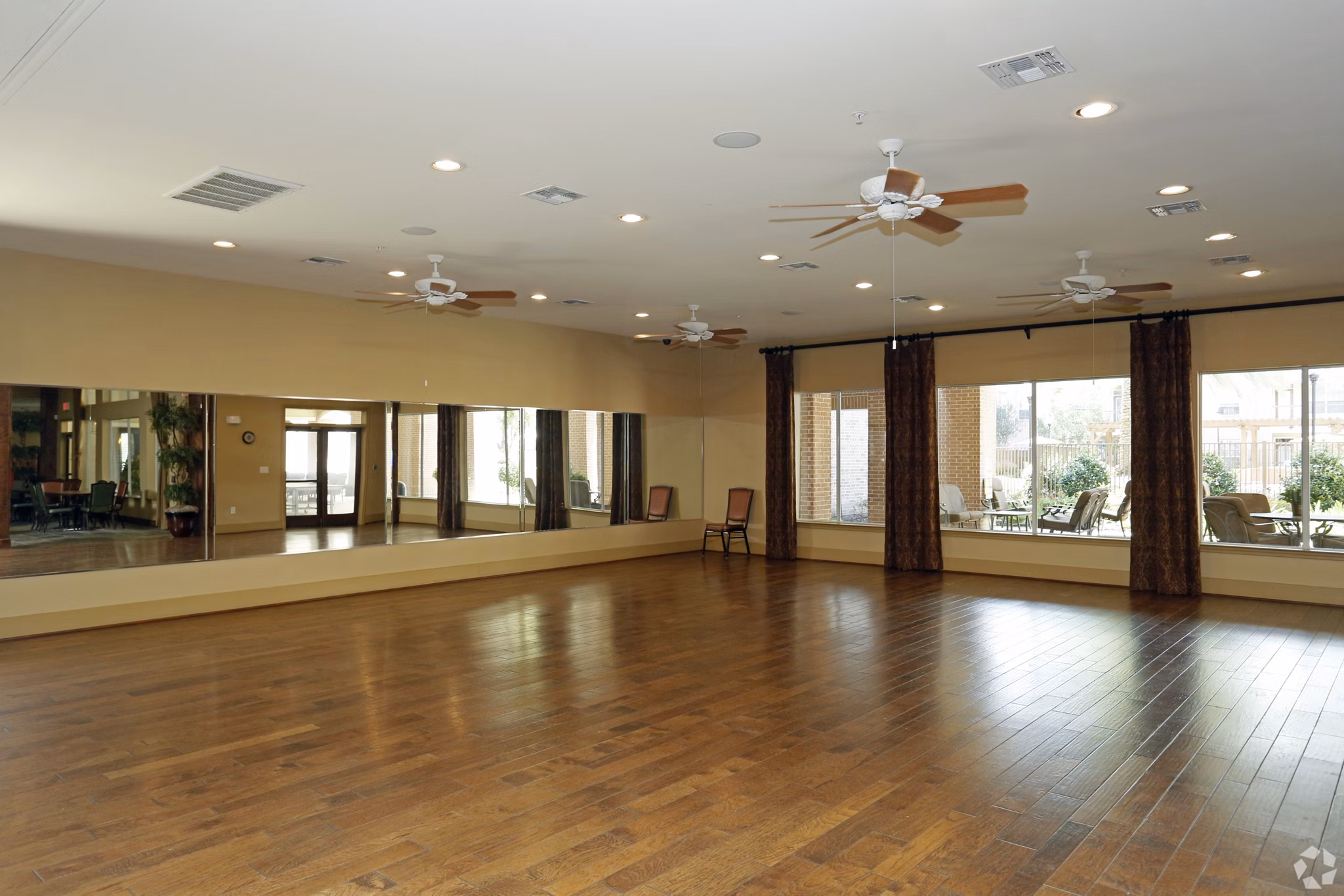 clubhouse at Elate Royal Oaks Apartments