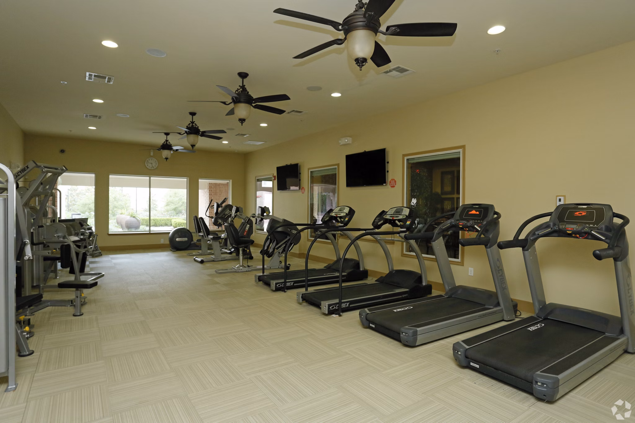 fitness center at Elate Royal Oaks Apartments