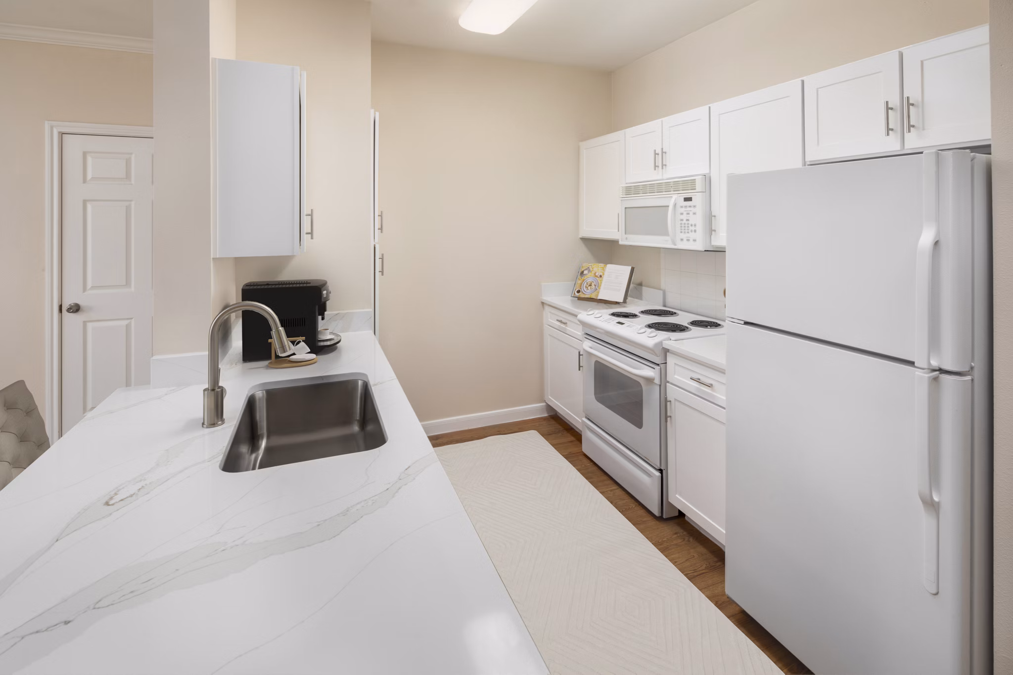 kitchen at Elate Royal Oaks Apartments
