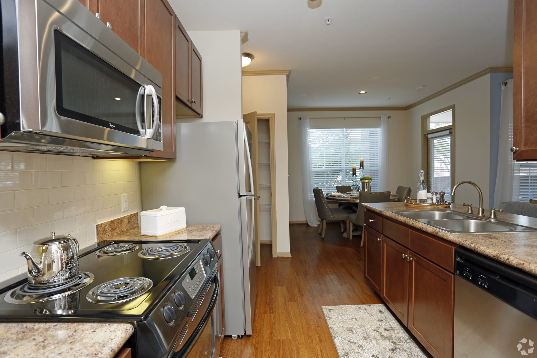 kitchen at Elate Royal Oaks Apartments