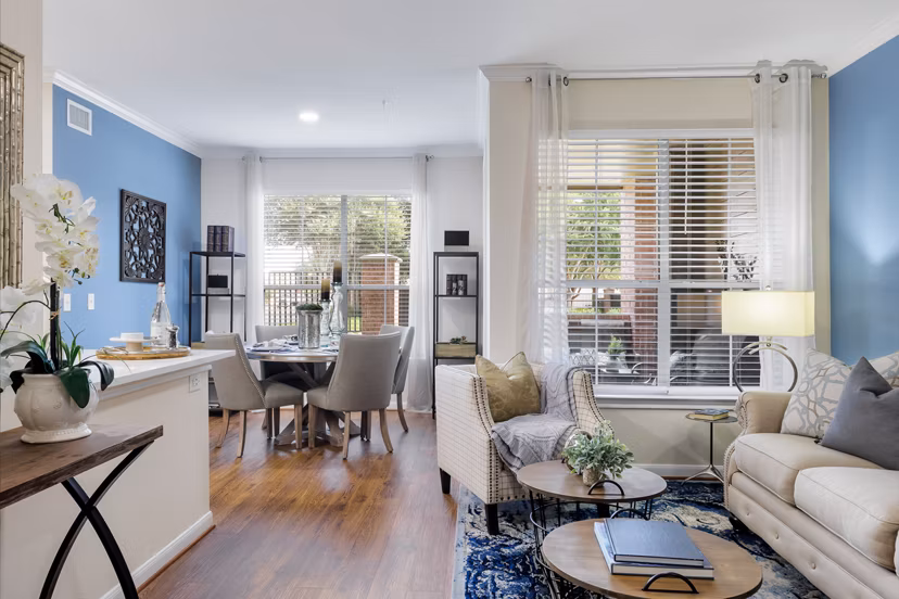 living room at Elate Royal Oaks Apartments