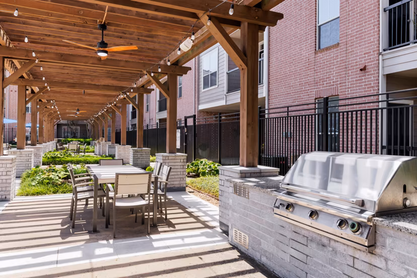 patio at Elate Royal Oaks Apartments