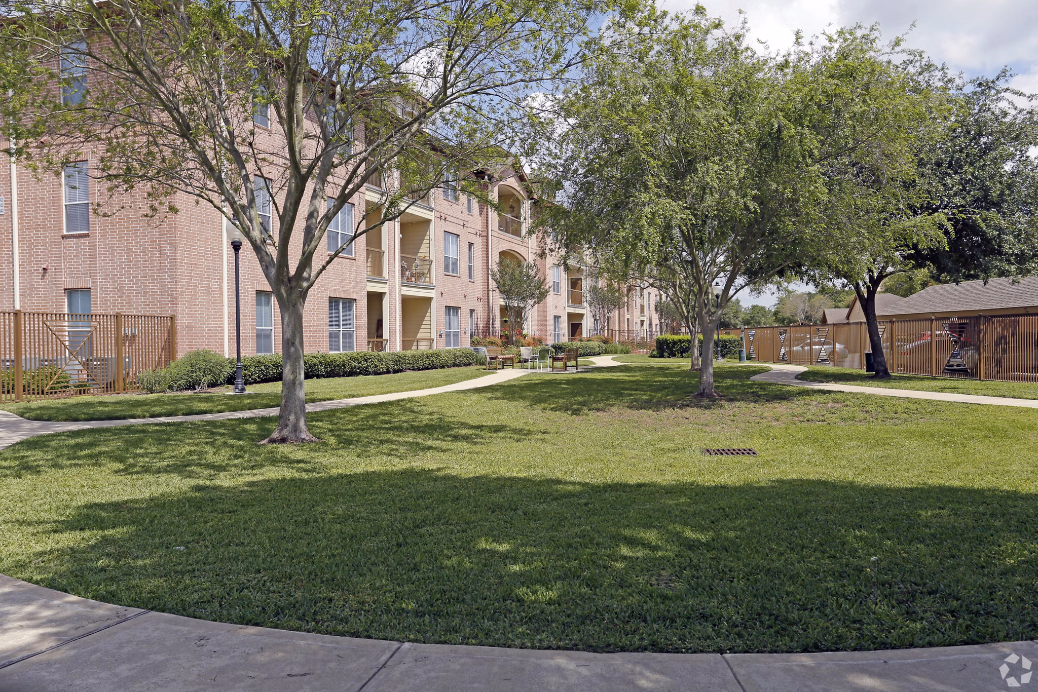 patio at Elate Royal Oaks Apartments