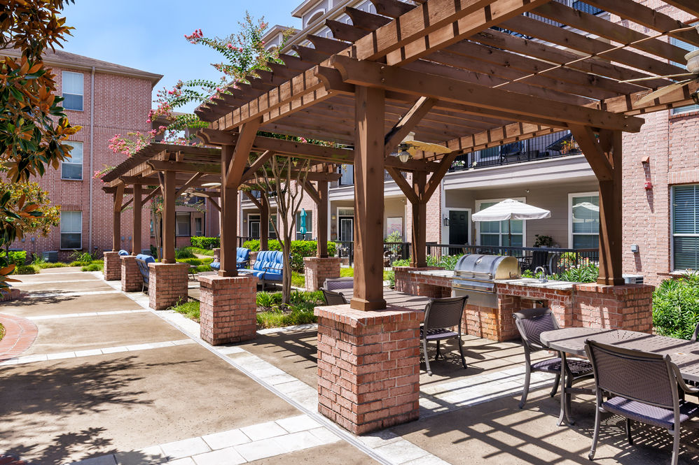 Grill area at Elate Royal Oaks (1 of 2)
