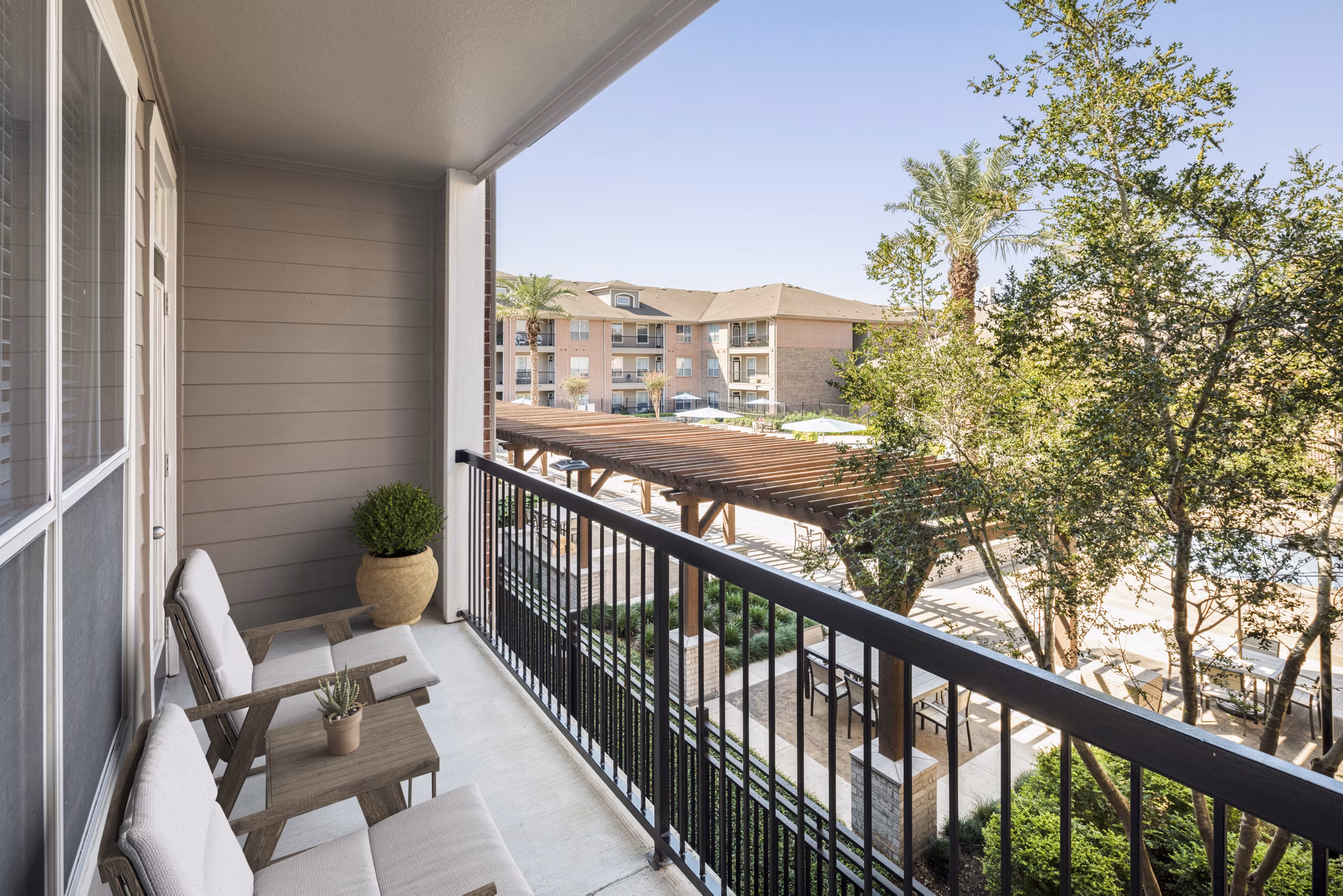 patio at Elate Royal Oaks Apartments