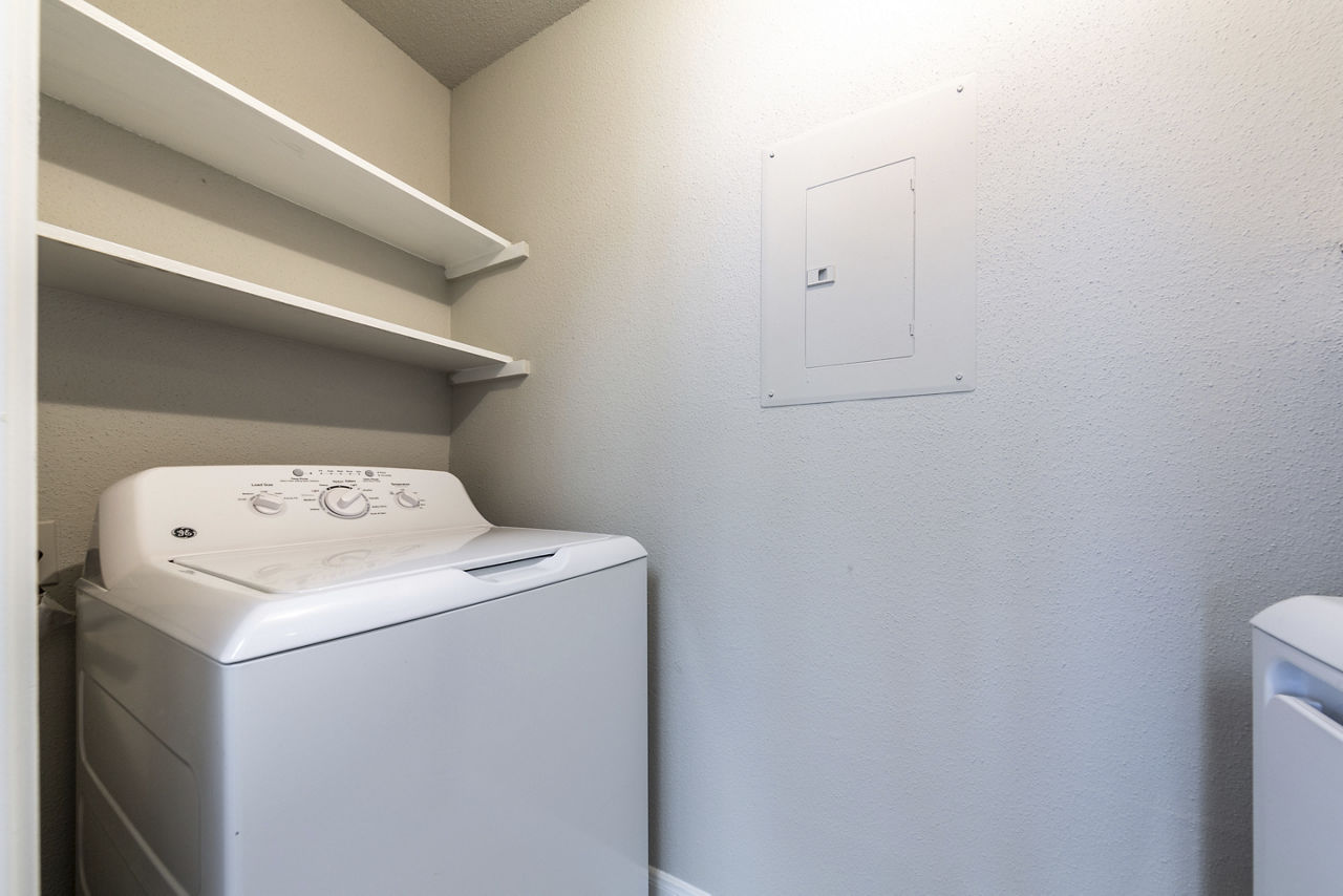 Laundry room at Joule On Memorial