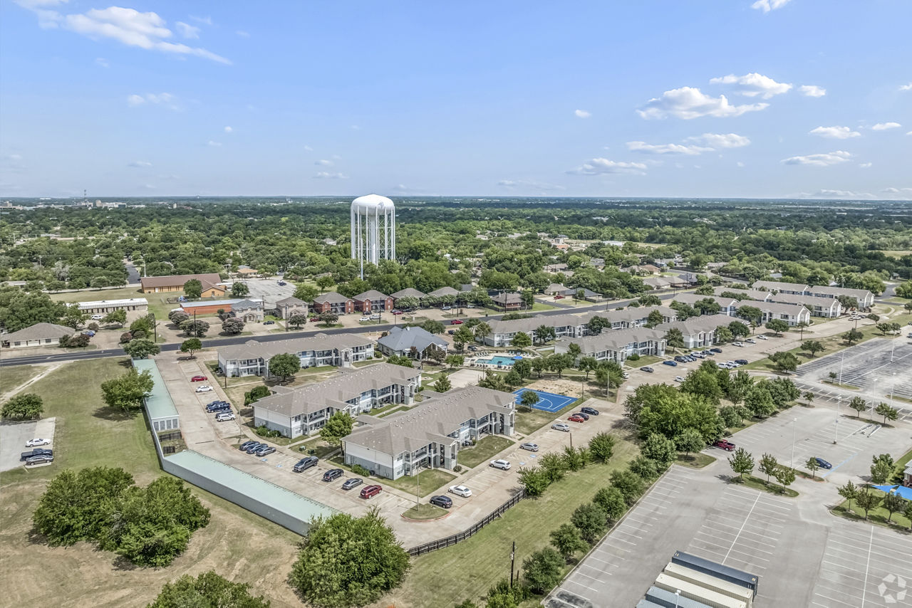 Fifteen12 Apartments Bryan Tx 2 of 12