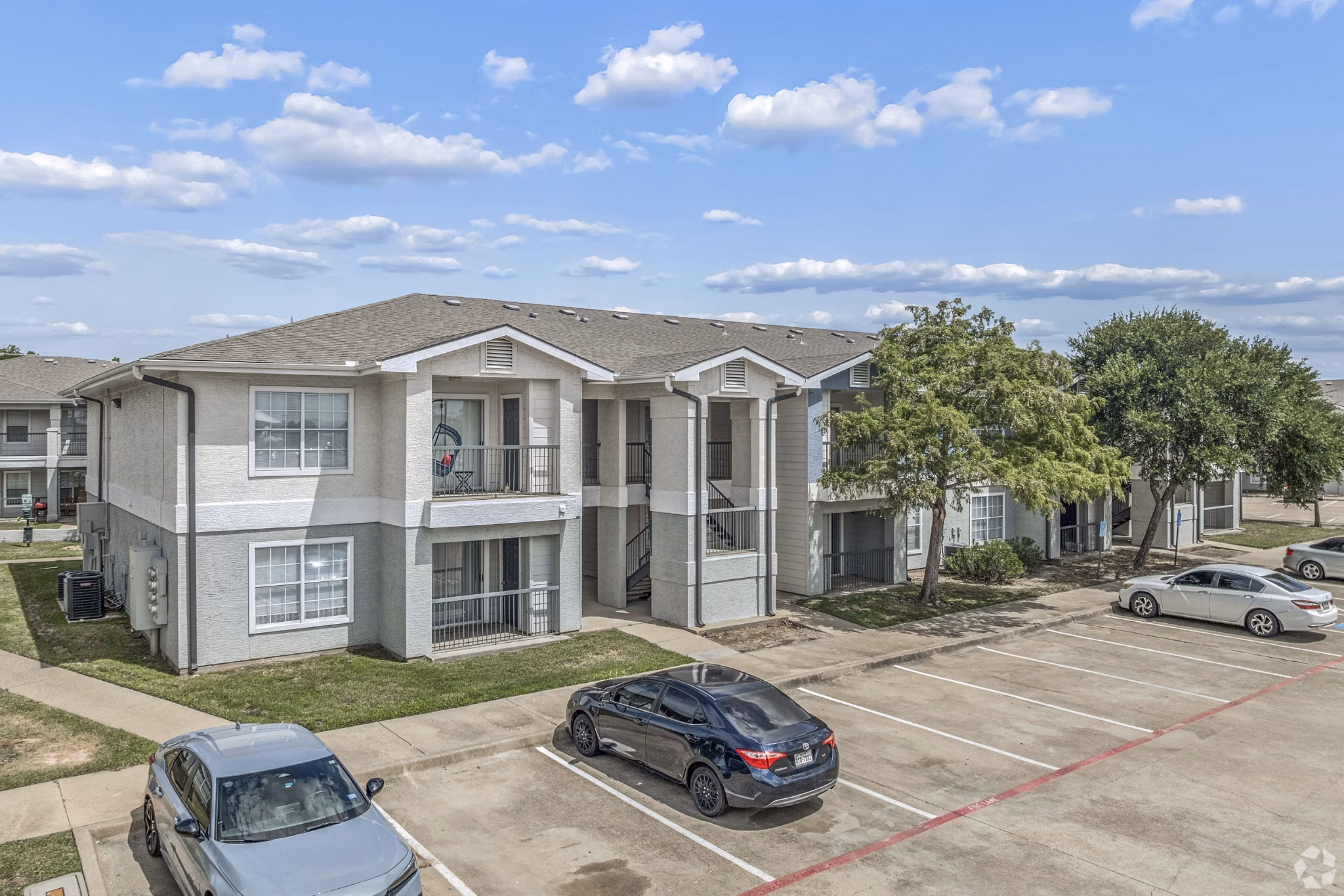 building at Fifteen12 Apartments