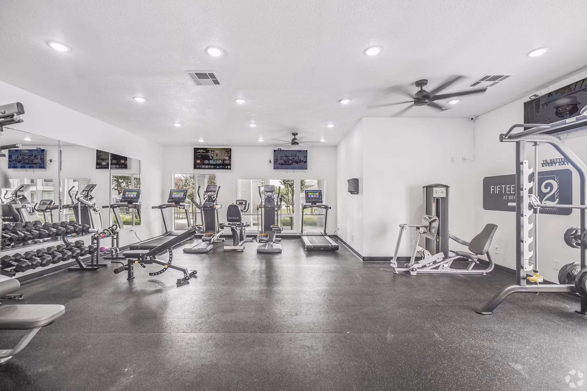 fitness center at Fifteen12 Apartments
