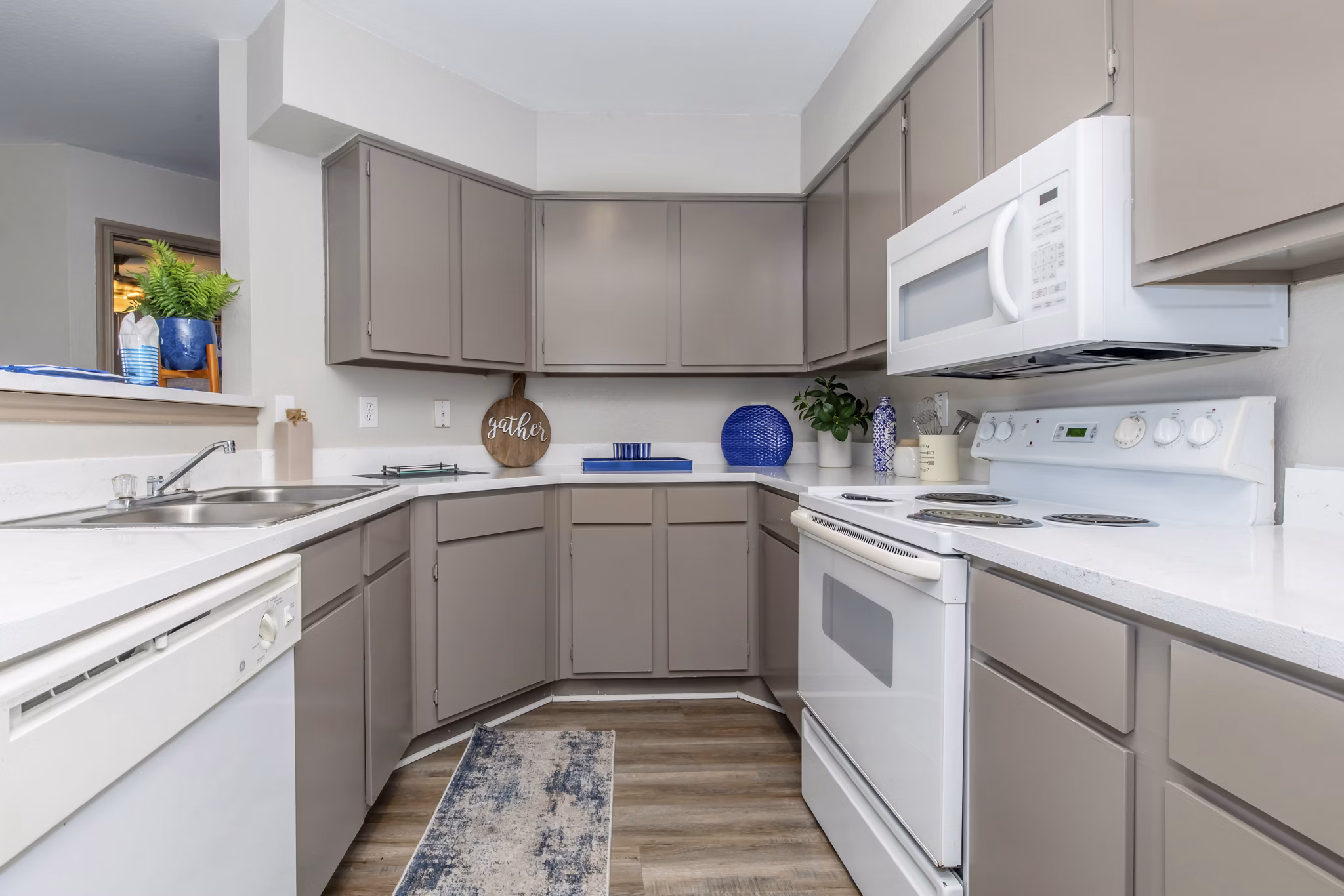 kitchen at Fifteen12 Apartments