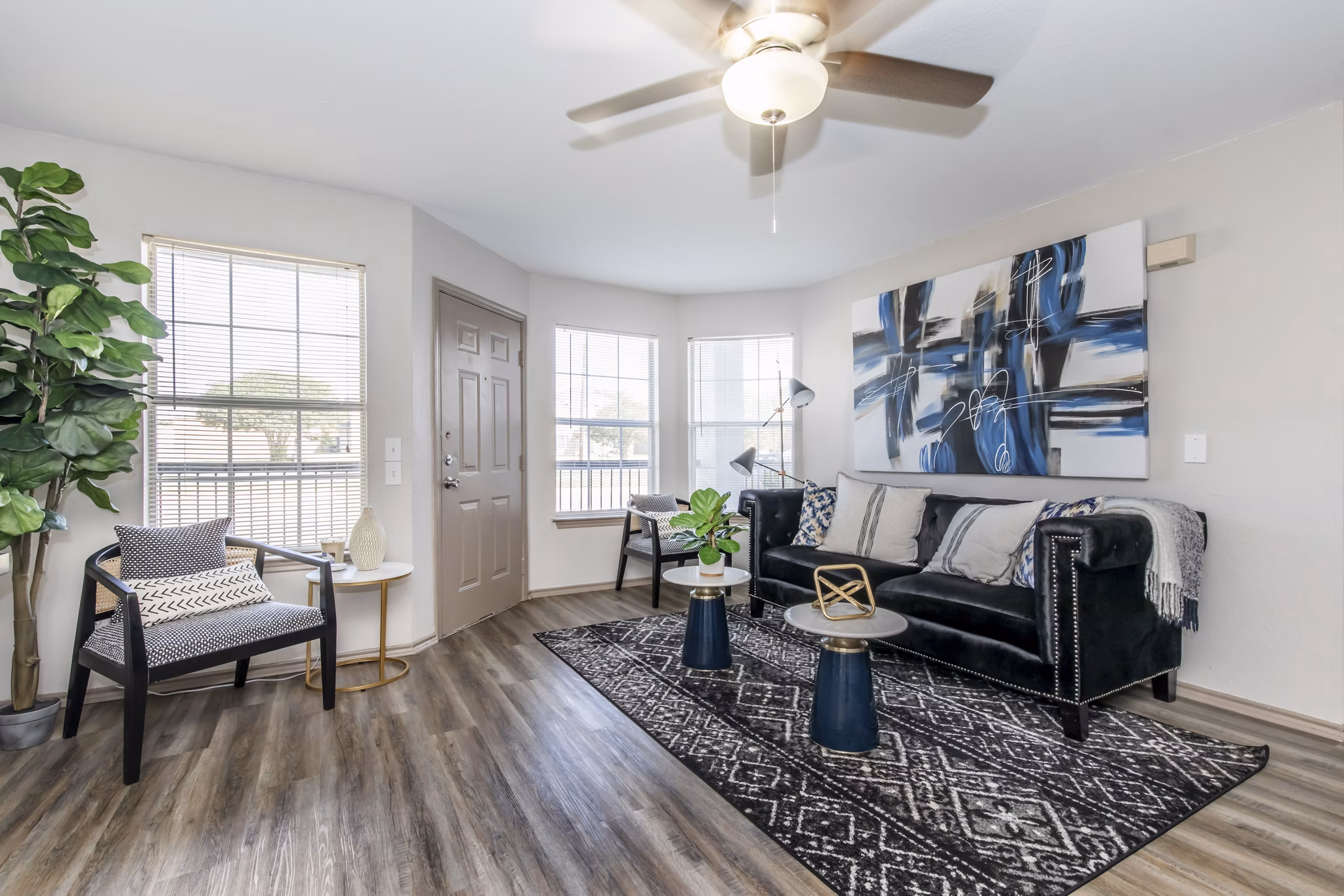 living room at Fifteen12 Apartments