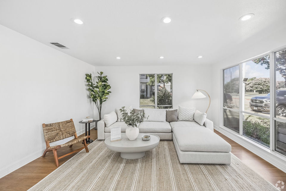 living room at Fifteen12 Apartments