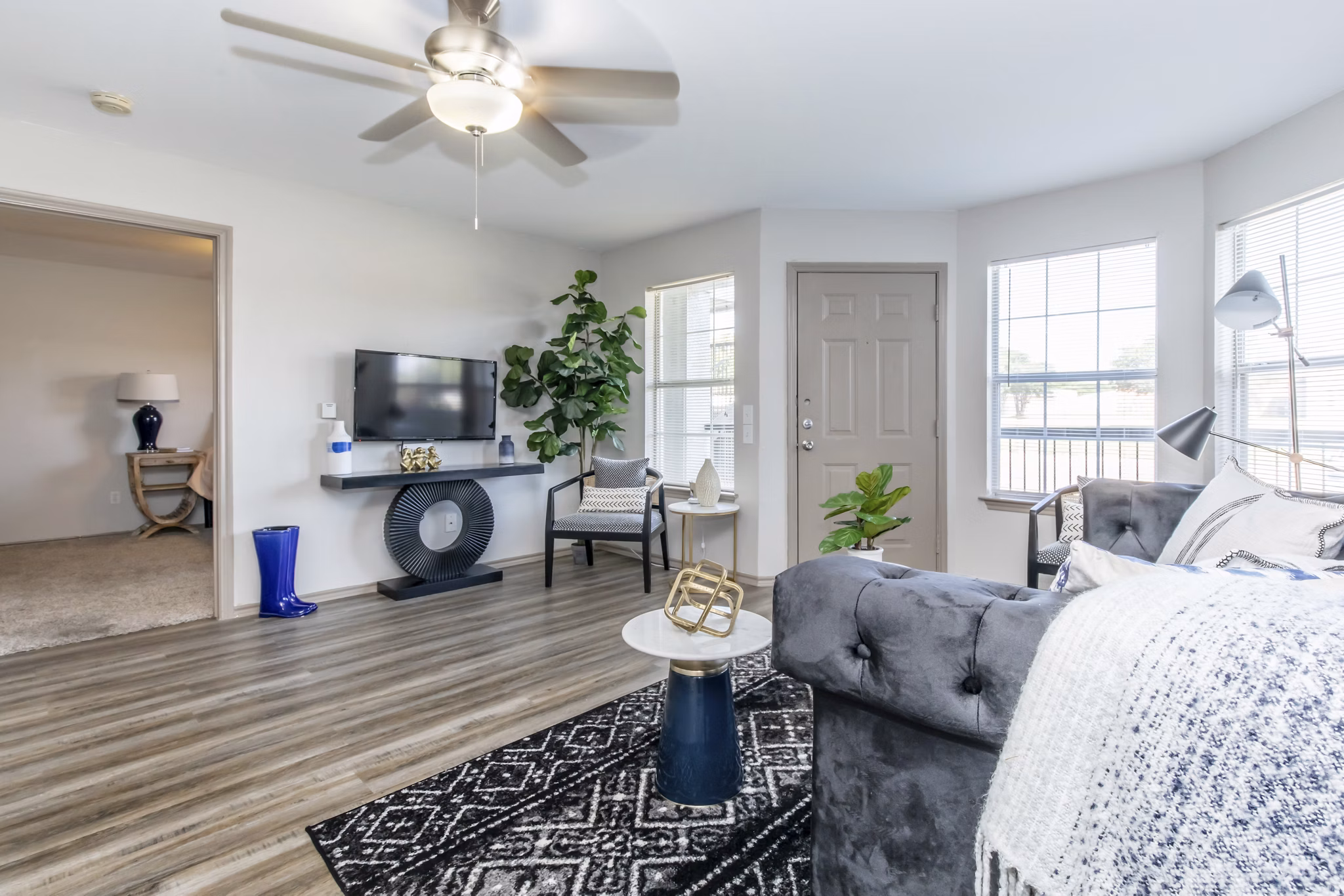 living room at Fifteen12 Apartments