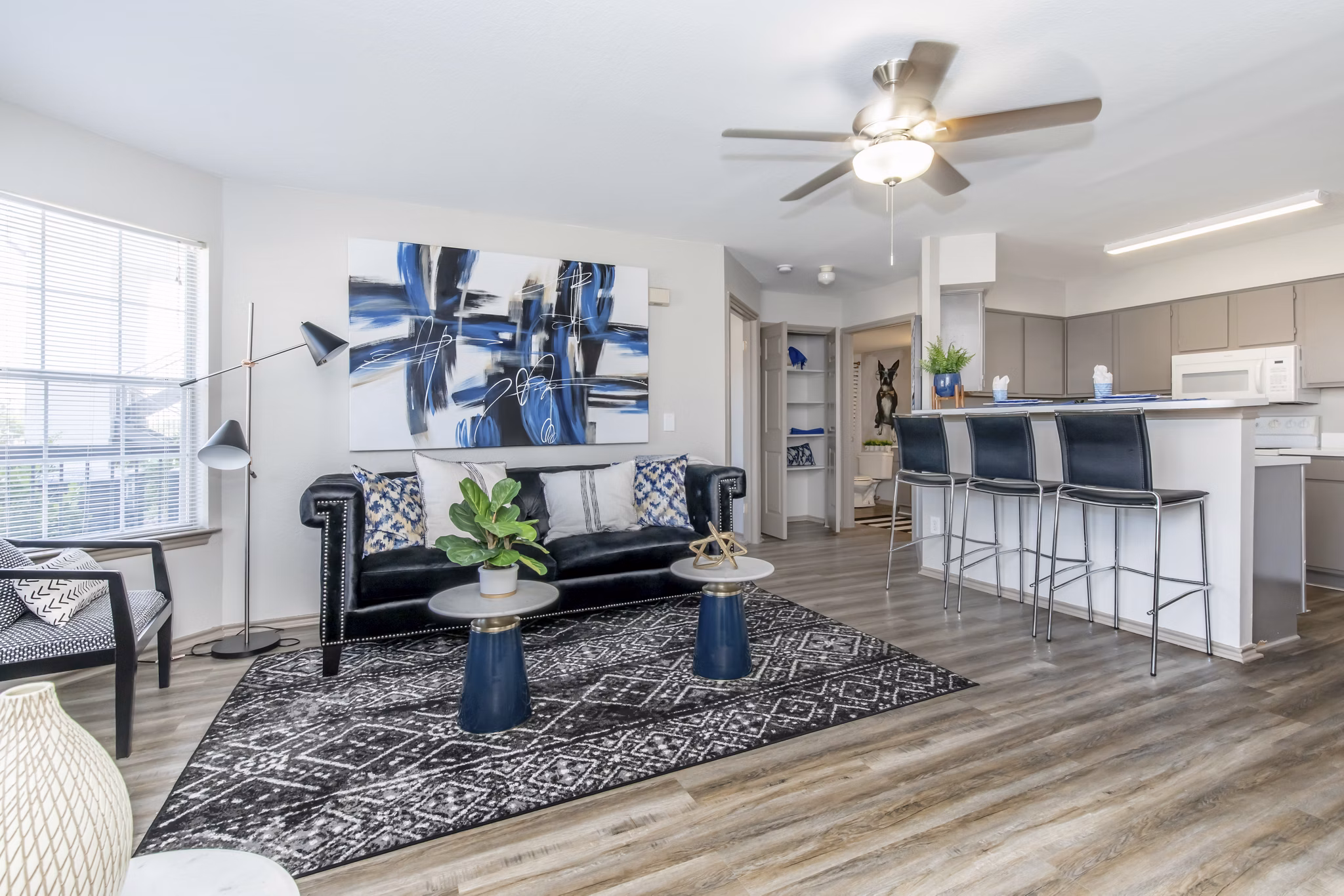 living room at Fifteen12 Apartments