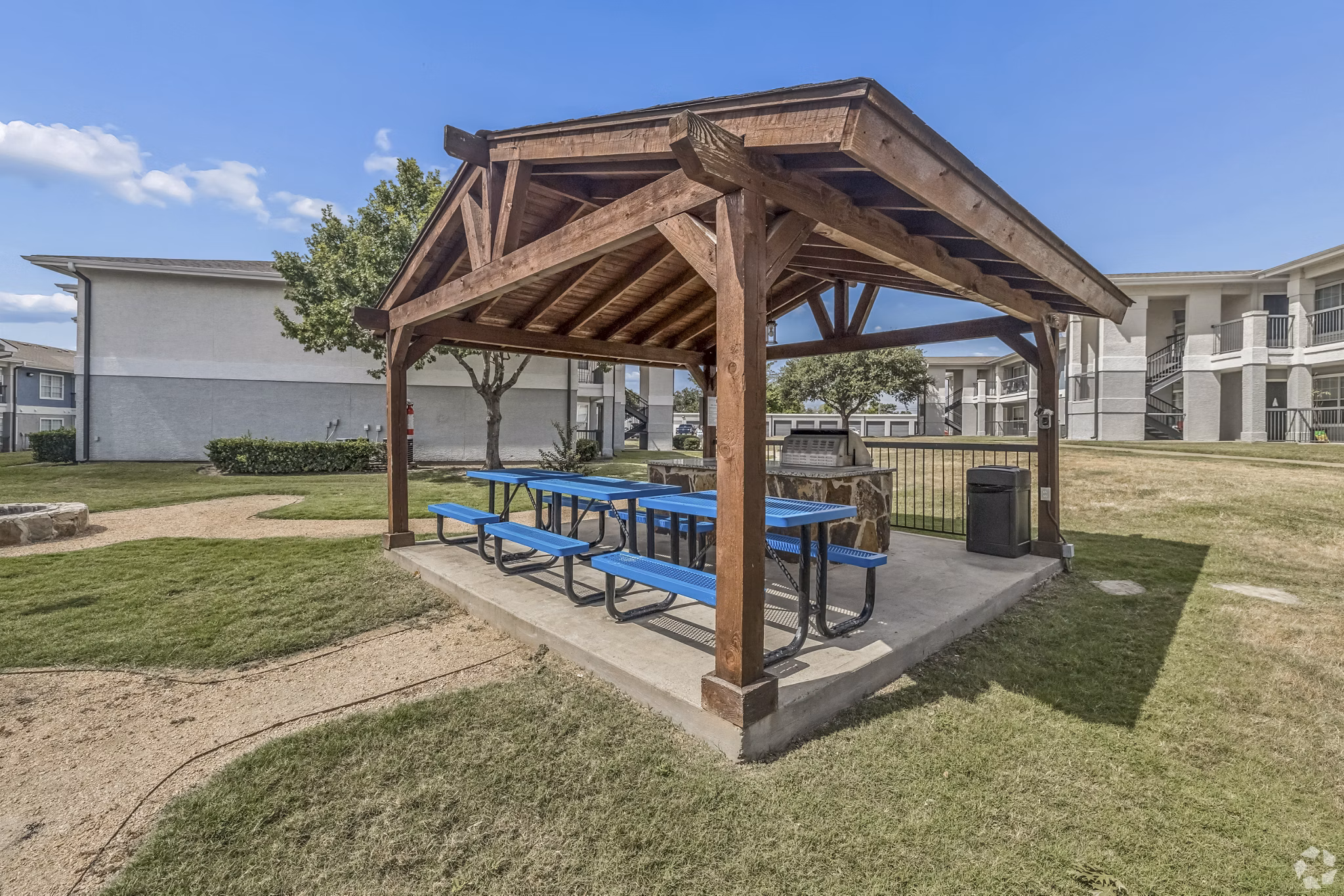 grill area at Fifteen12ella Apartments