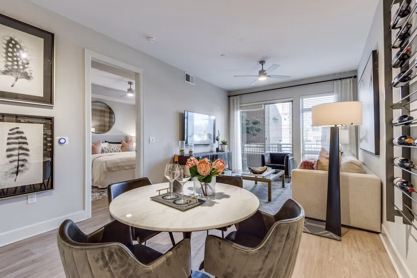 dining room at Montrose at Buffalo Bayou Apartments