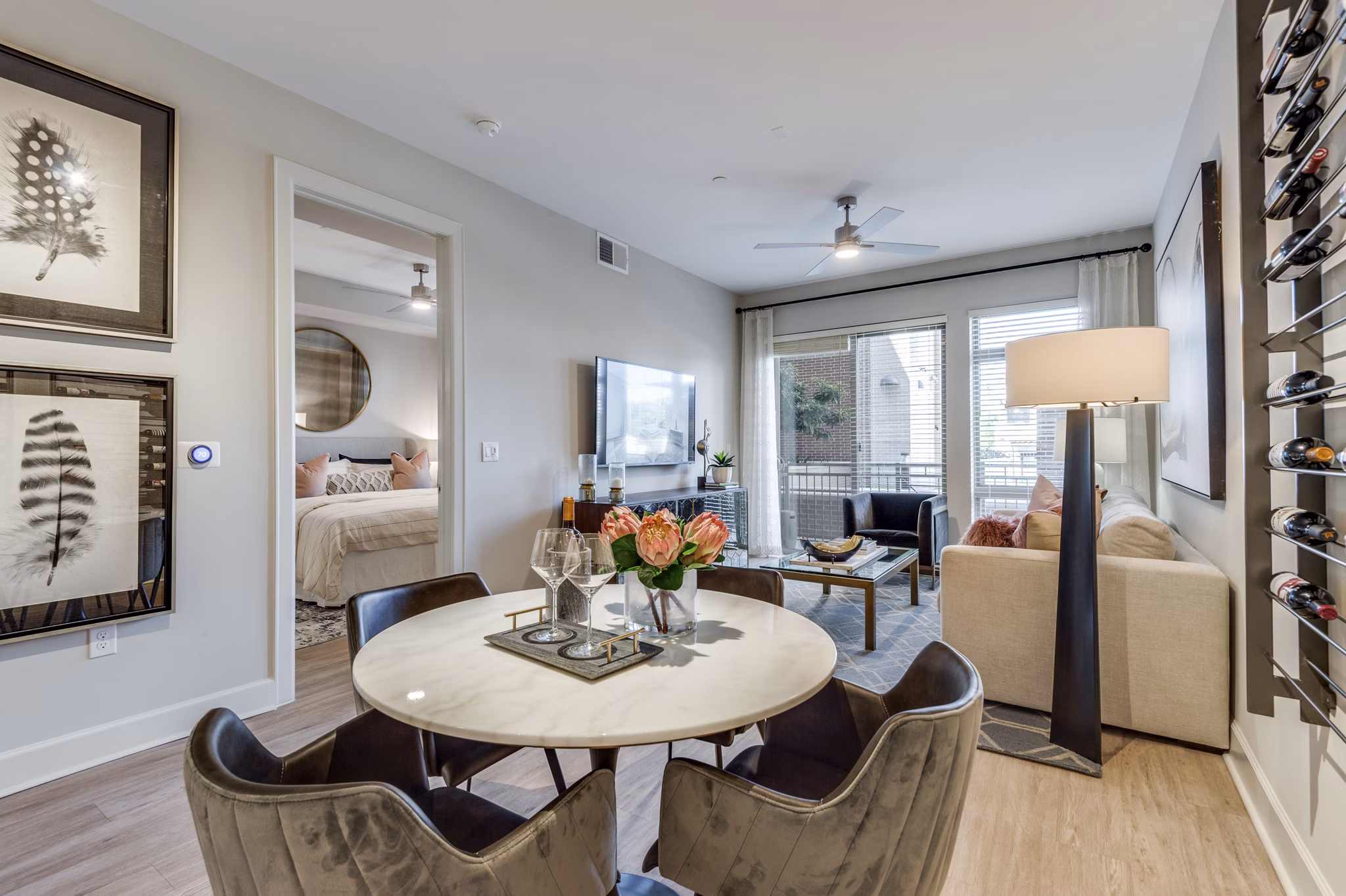dining room at Montrose at Buffalo Bayou Apartments