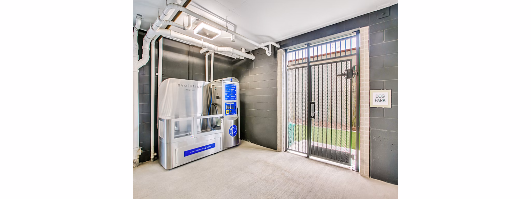 dog wash station at Montrose at Buffalo Bayou Apartments