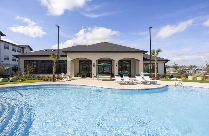 pool at New Braunfels Heights Apartments