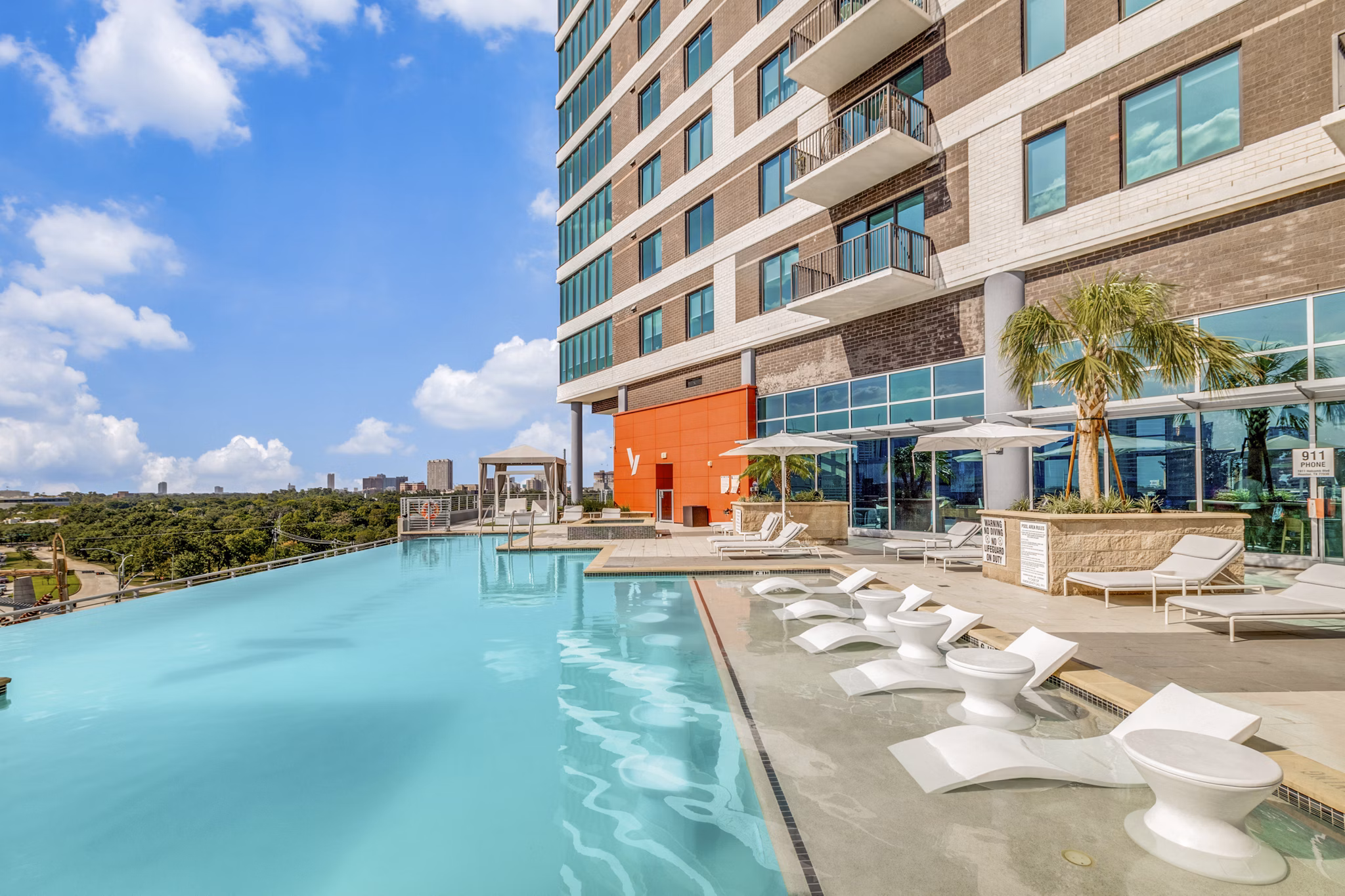 pool at Vantage Med Center Apartments