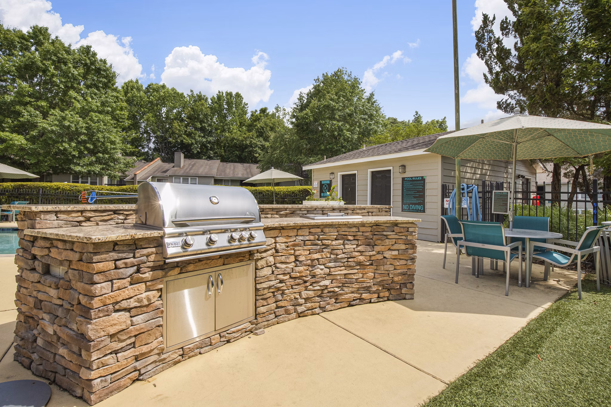 grill area/patio at The Madison Apartments