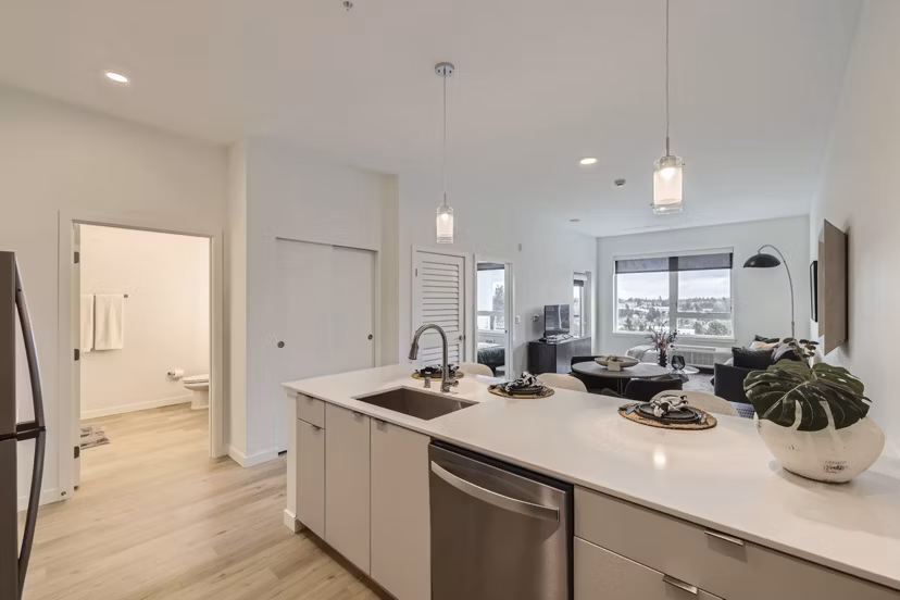dining room at Knox Apartments 