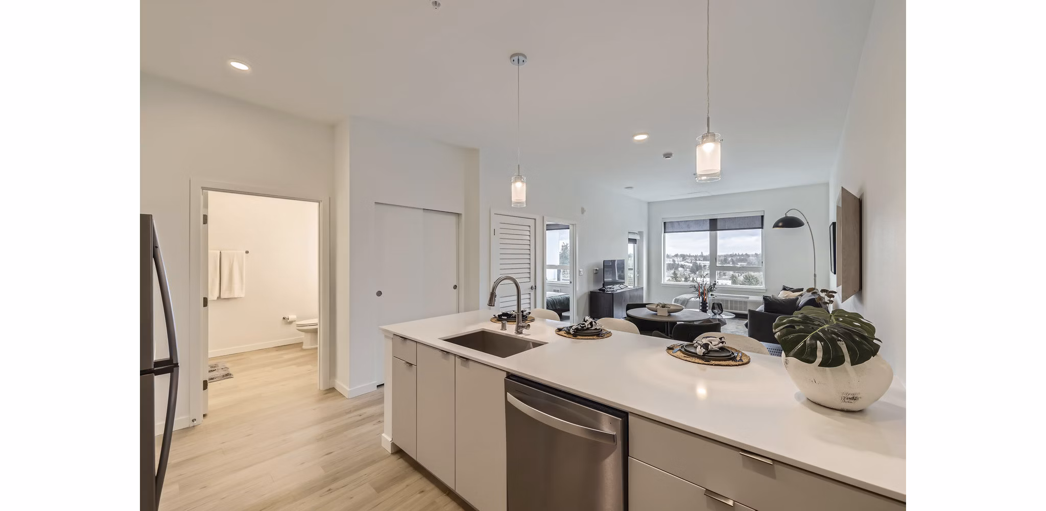 dining room at Knox Apartments 