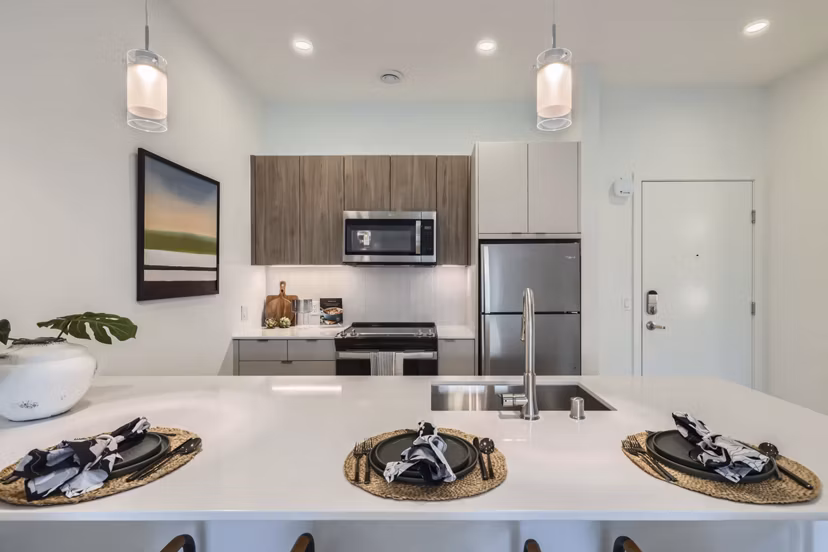 dining room at Knox Apartments 