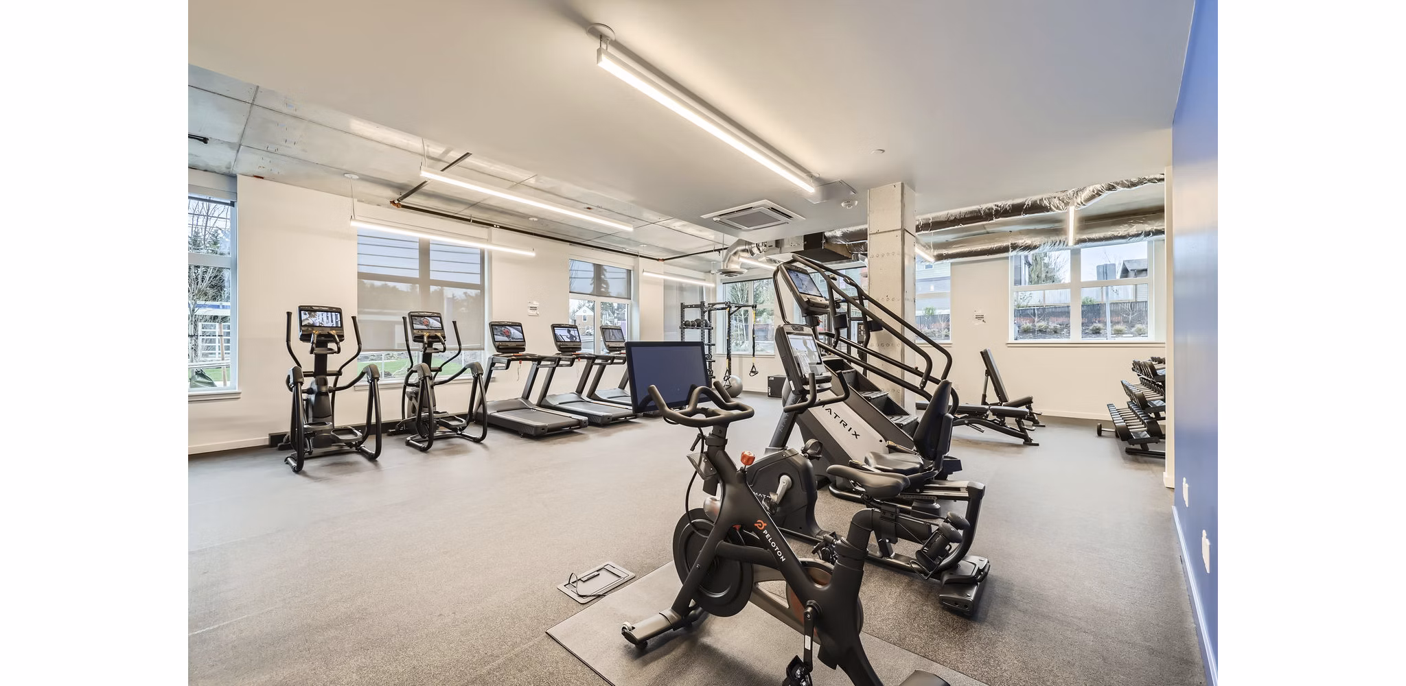 fitness center at Knox Apartments 