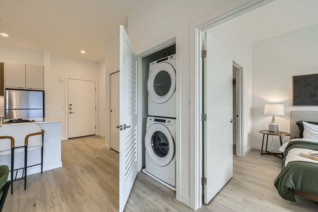 Laundry room at Knox (1 of 2)