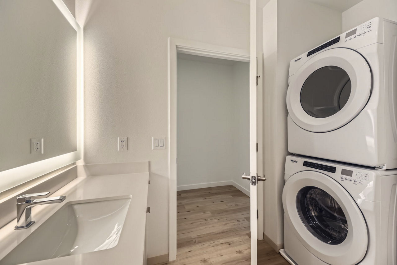 Laundry room at Knox (2 of 2)