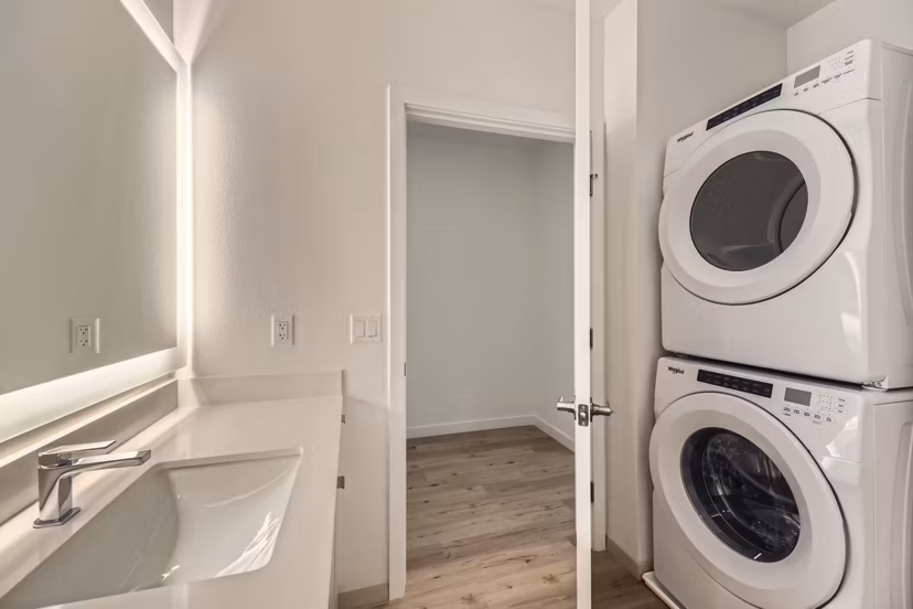 laundry facility at Knox Apartments 