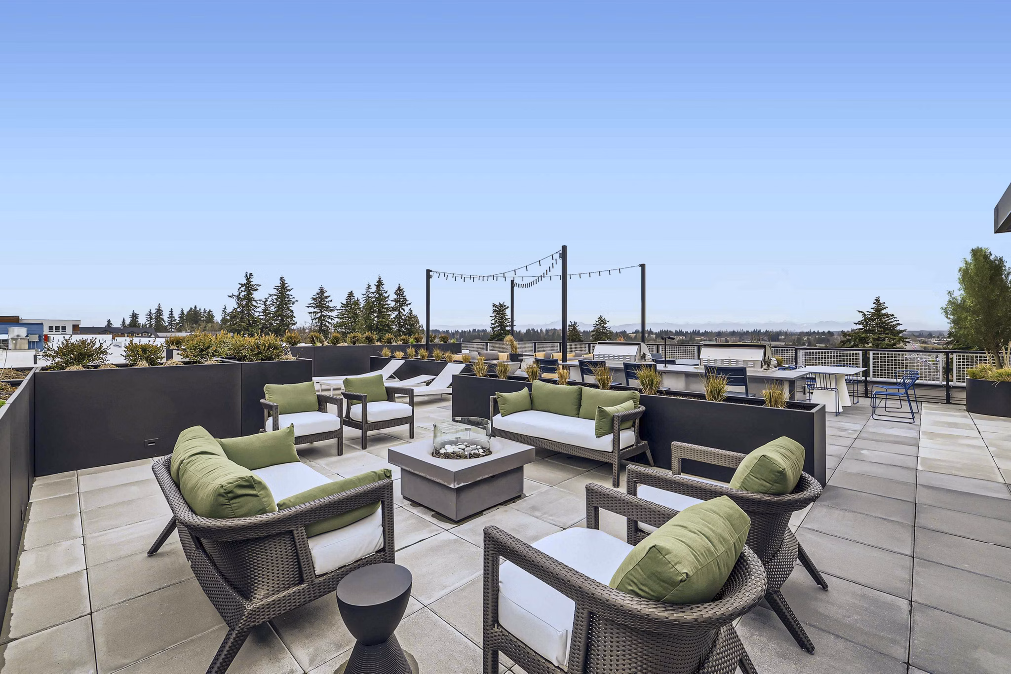 grill area at Knox Apartments 