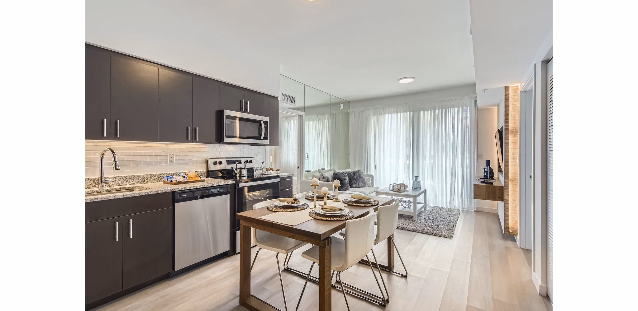 dining area at Amelia Apartments