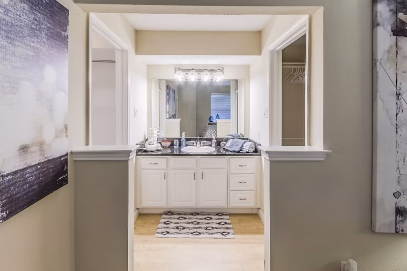 bathroom at Canterbury Courts Apartments