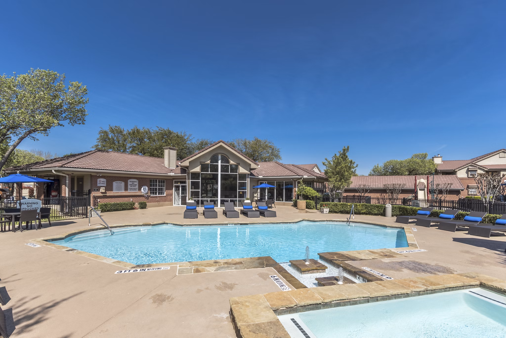 pool at Canterbury Courts Apartments
