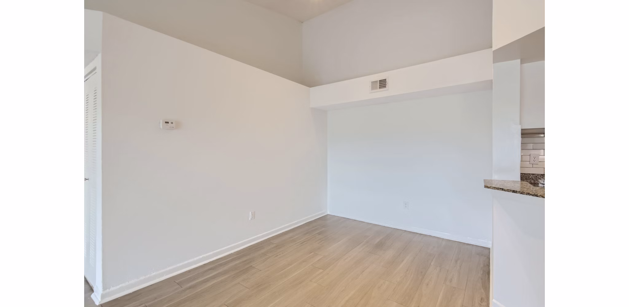 dining room at Cascades at the Hammocks Apartments