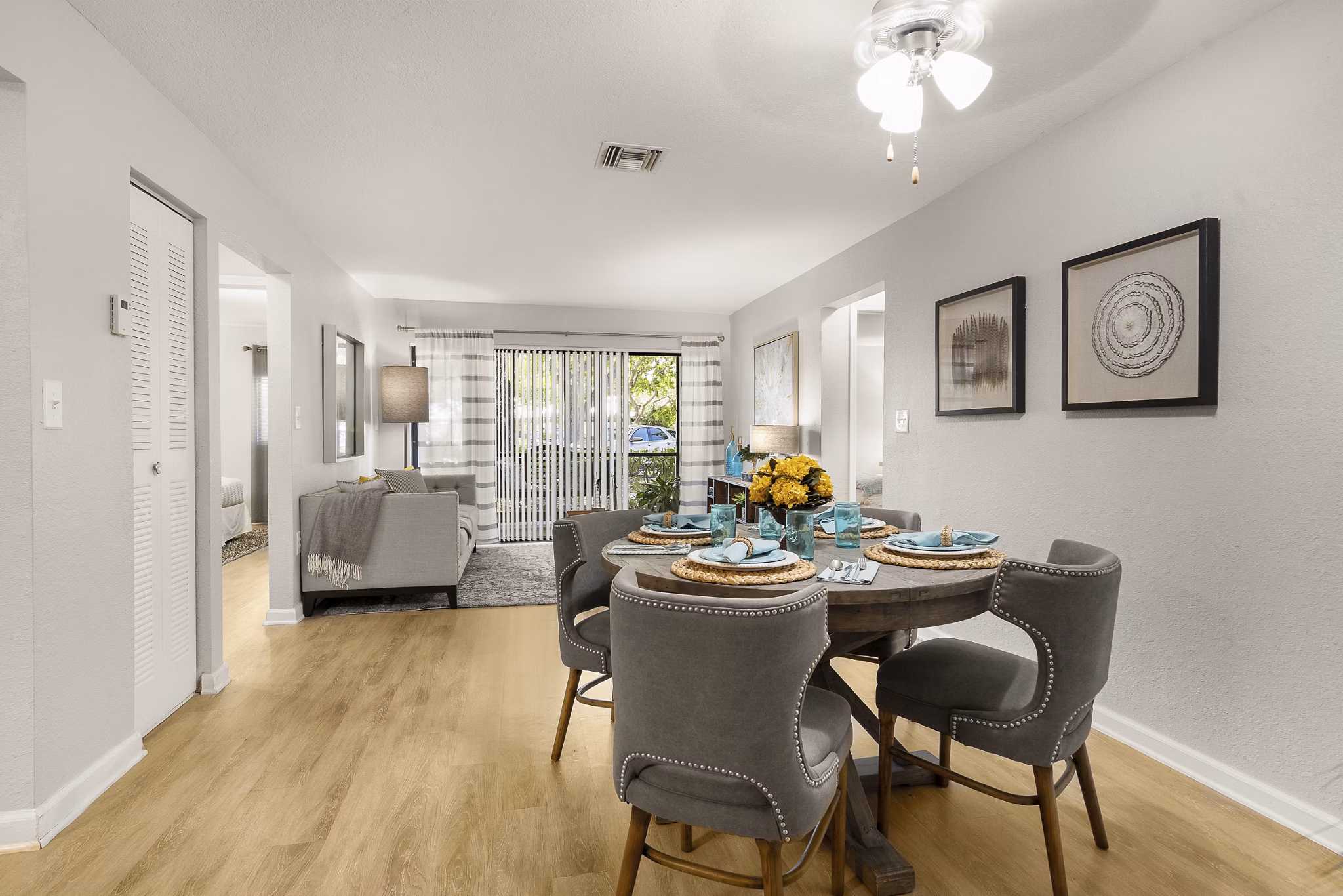 dining room at Emerald Palms Apartments