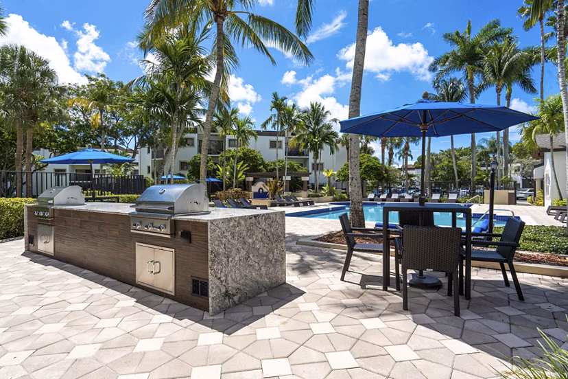 grill area/patio at Emerald Palms Apartments