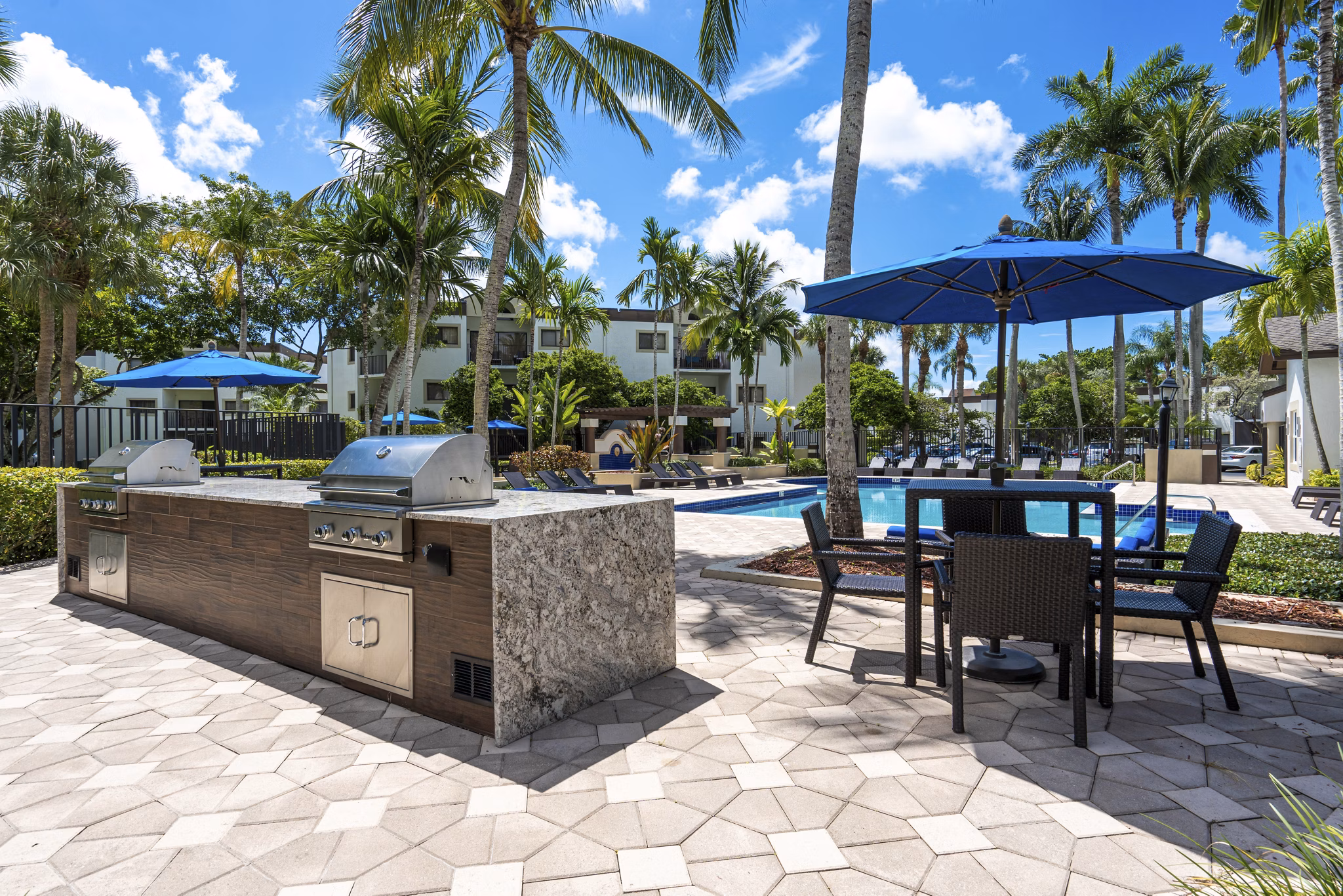 grill area/patio at Emerald Palms Apartments