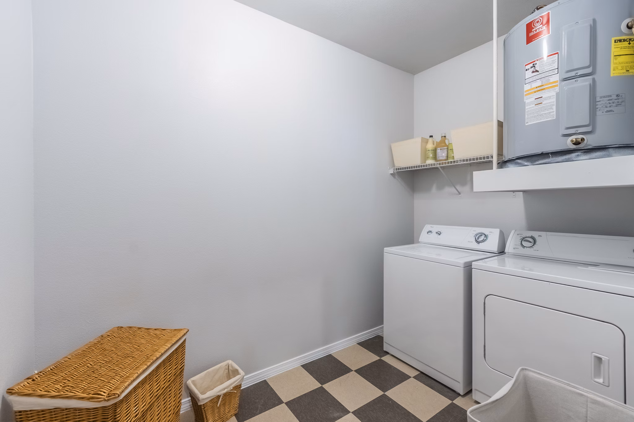 laundry room at Grand Estates at Keller Apartments