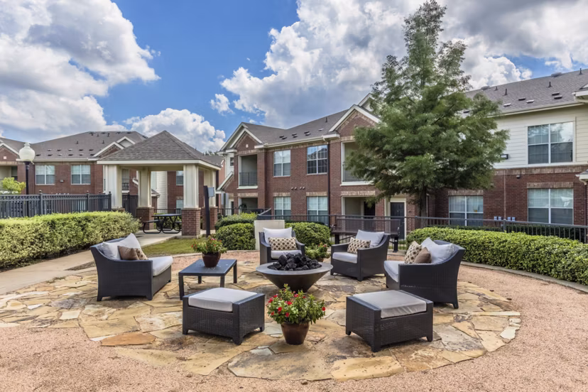 fire pit/patio at Grand Estates at Keller Apartments